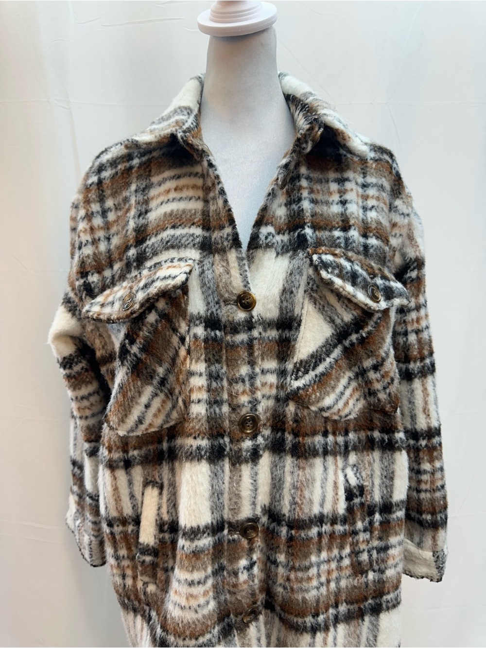 Blank NYC Cream Brown Black Plaid Teddy Shacket Jacket XS - Picture 2 of 4